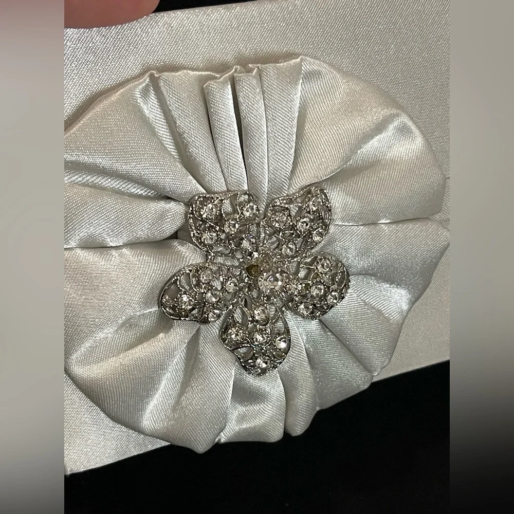 Amazing vintage clutch purse silver satin fabulous rhinestone flower wedding bag